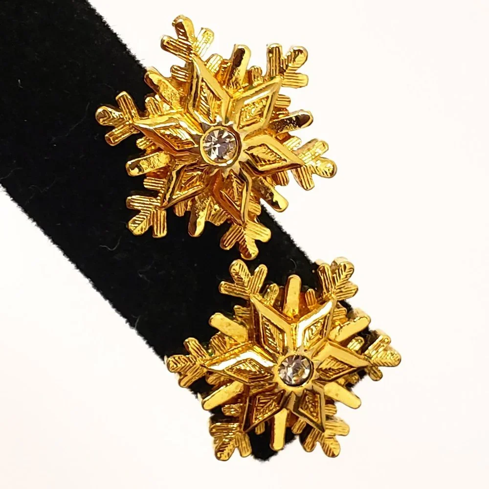 Vintage AVON 3D Gold Finish SNOWFLAKE Pierced Earrings with Rhinestone Accent